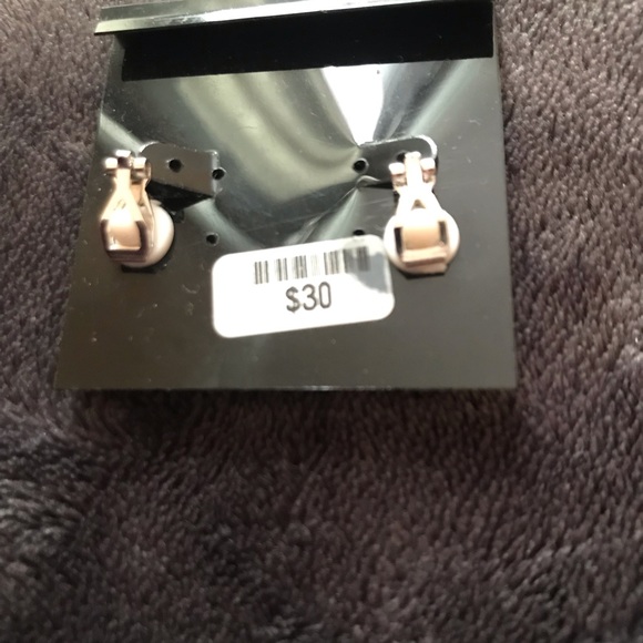 Clip on crystal earrings - Picture 3 of 3